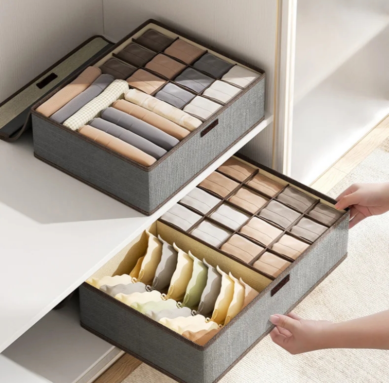 קופסאות מחולקות לבגדים