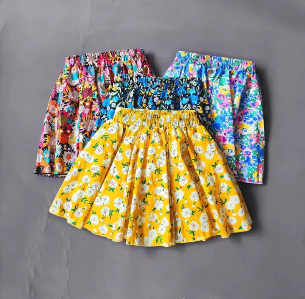 חצאית מתנפנפת בהדפסים