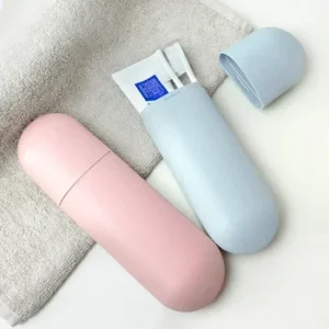 קופסא למשחת שיניים ומברשת