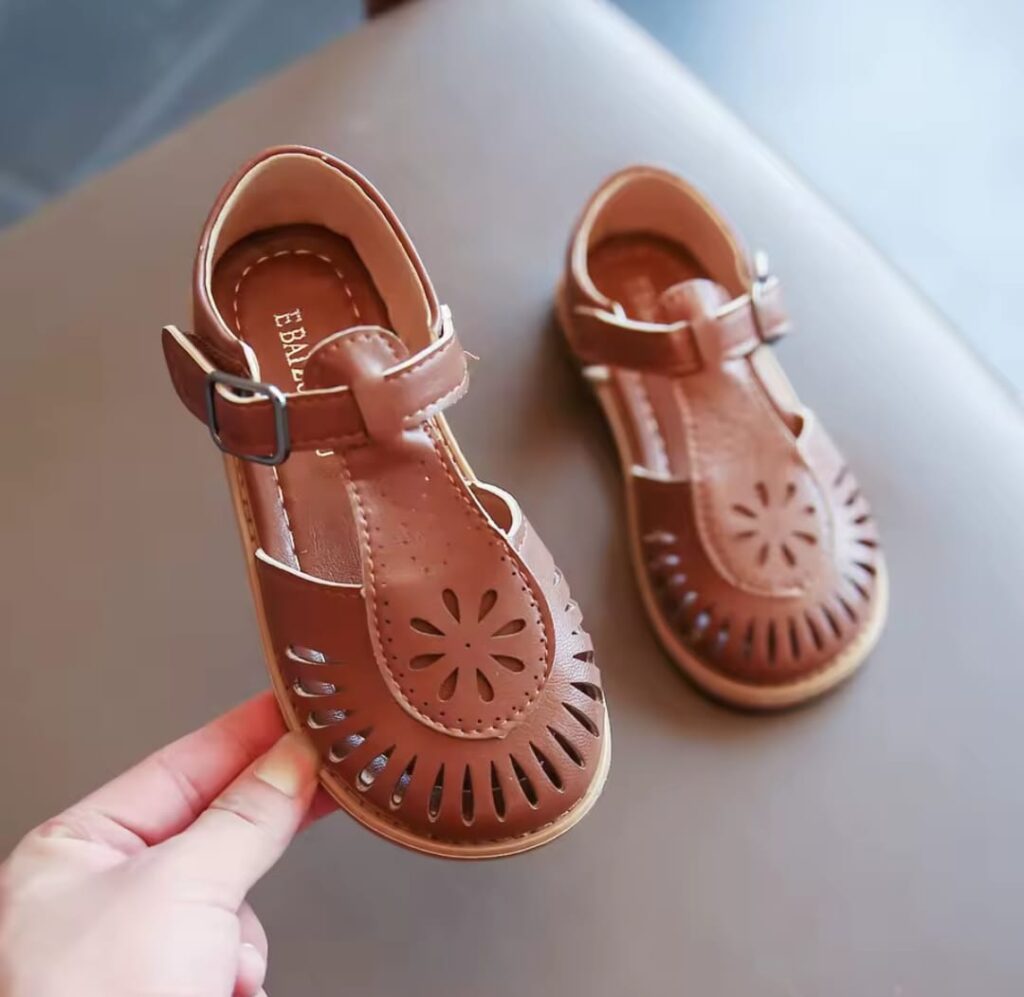 סנדלים סגורות עור |מידות:22-36