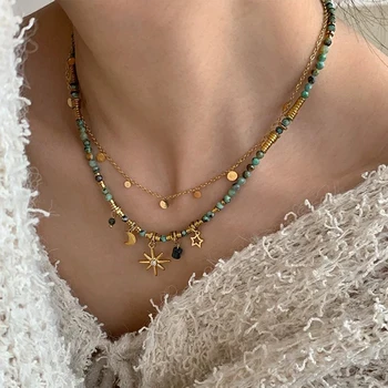 שרשרת אבנים עם תליונים ושרשרת בצבע זהב עם תליוני עיגולים