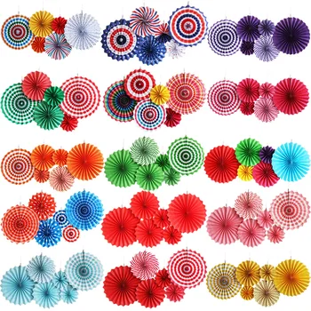 קישוטי נייר עגולים צבעוניים במגוון דוג'