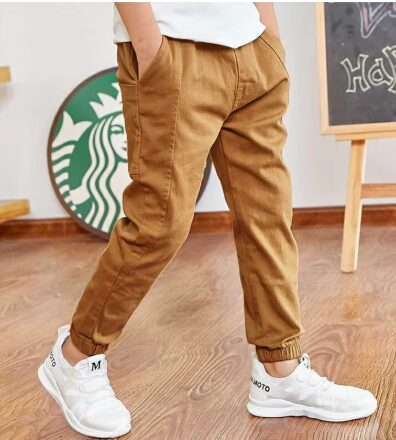 מכנסים עם גומי בכף רגל