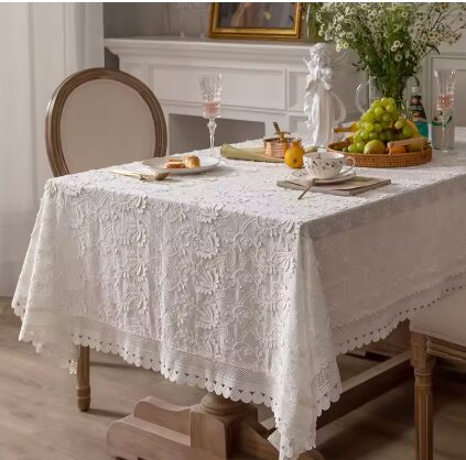 מפת תחרה עם דוג' בולטות