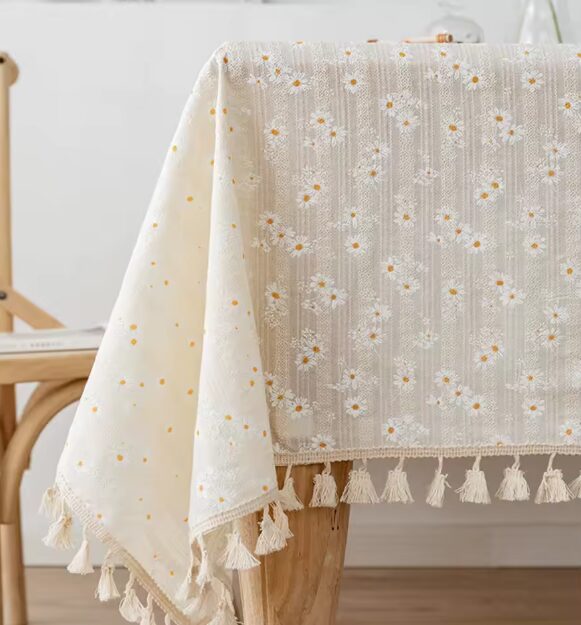 מפות חגיגיות פרחוניות עם פרנזים