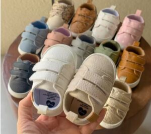 נעליים סגורות עם סקוצ'ים |0-18 חודשים