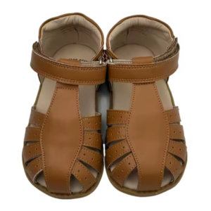 סנדלי עור סגורות לילדות