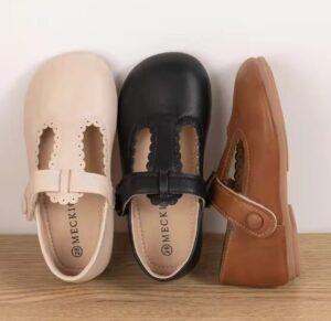 נעלי בובה דמוי עור עם דוג' תחרה |מידות: 21-30