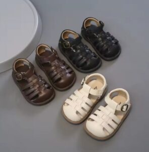 סנדלים סגורות דמוי עור ב3 צבעים