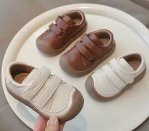 נעליים דמוי עור עם סקוצ' לילדים